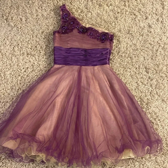 Beyond divison of Jovani dress 👗 size 2 - Picture 5 of 5